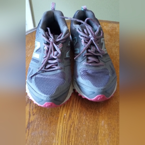 New Balance Gray And Pink Tech Aide 412 V3 Sneakers - Picture 1 of 9